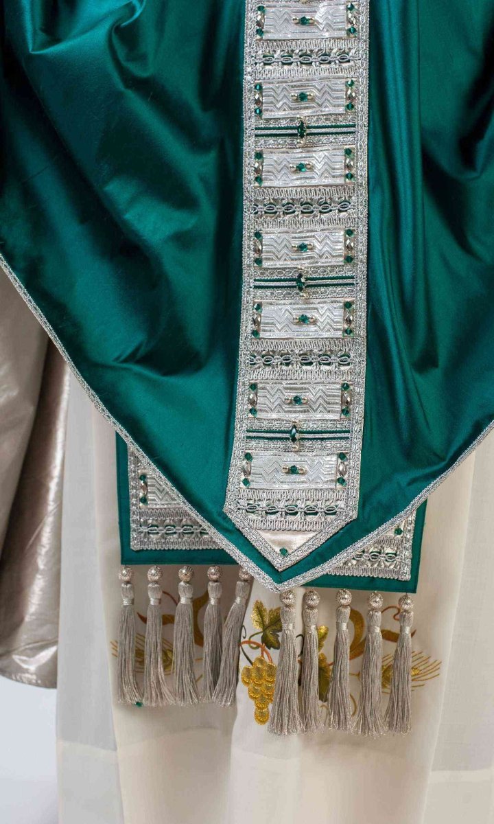 Casula verde con stolone Tau argentato - immagine 4
