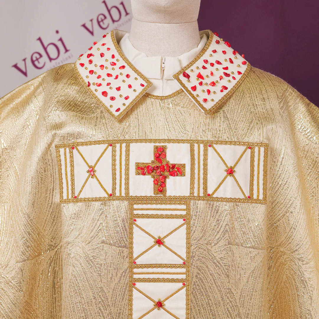 Casula Sacerdotale Oro in Seta con Ricami Corallo di Sardegna - immagine 3